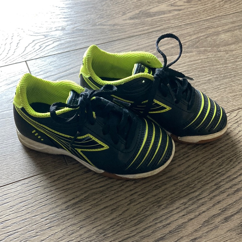 Diadora indoor soccer shoes